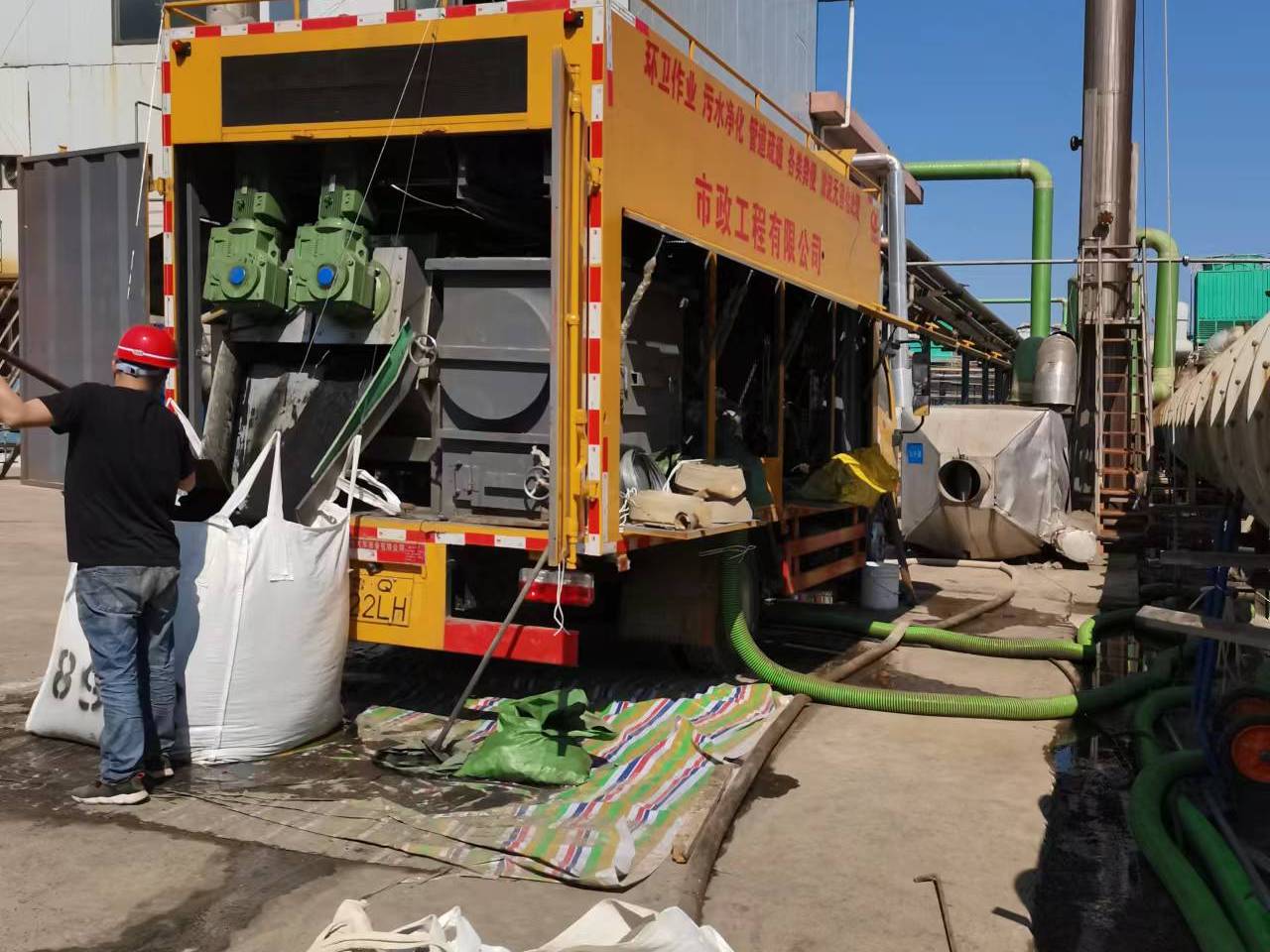 剑阁淤泥压干处理